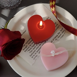 Hjerte fyrfadslys med duft - Rød eller lyserød